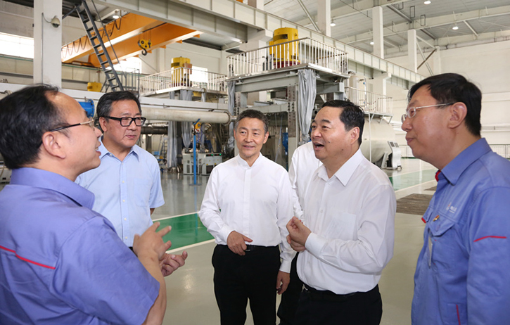 郝鹏与优德88集团一线科技人员深刻互换