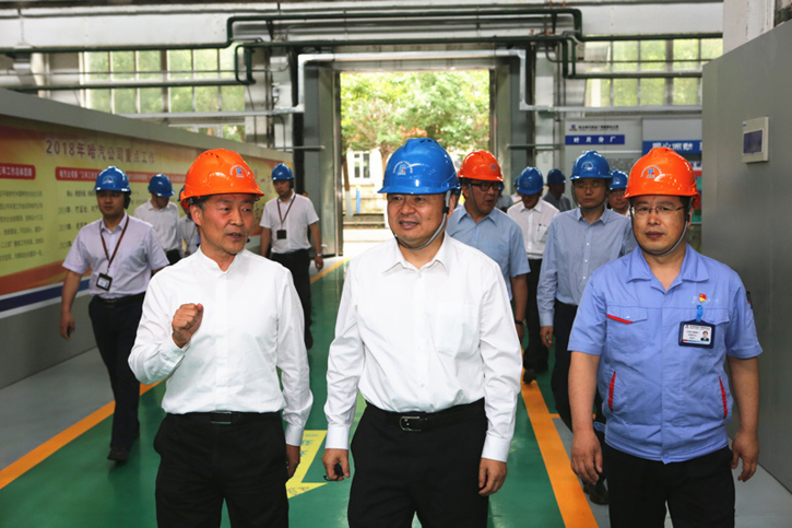 郝鹏参观调查优德88集团所属企业汽轮机公司